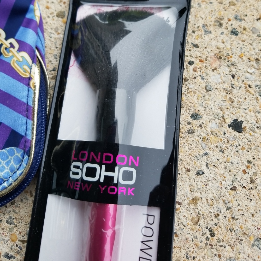🎁3/$20 Make-up bundle - Picture 4 of 5